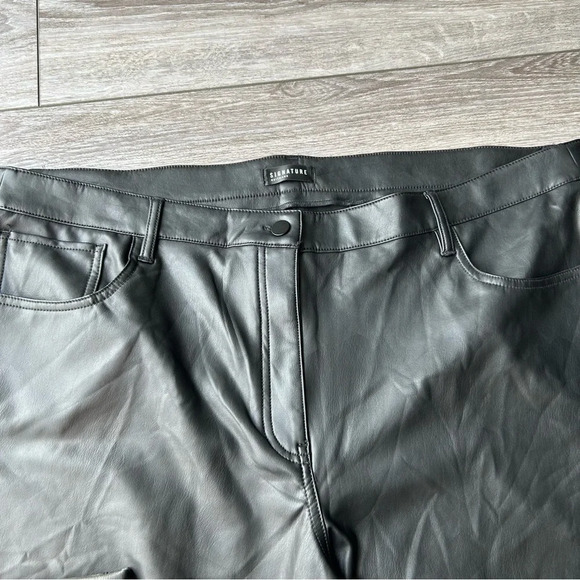 NWT Reitmans Straight Leg High Rise Faux Leather Pants in Black - Picture 6 of 14